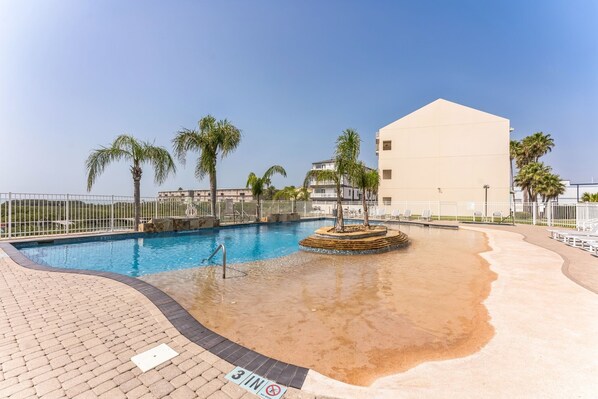 Condo, 3 Bedrooms | Pool