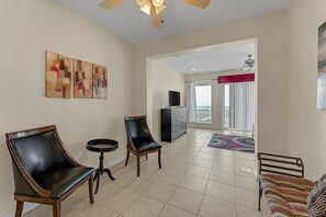 Condo, 3 Bedrooms | Interior