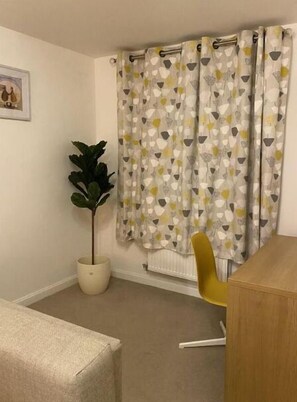 Interior - Serenity by the Canal House near City Centre with 2 Parking ( Sleeps 5 ) (Coventry)