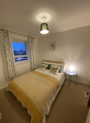 3 Schlafzimmer, Zimmersafe, Schreibtisch, Bügeleisen/Bügelbrett