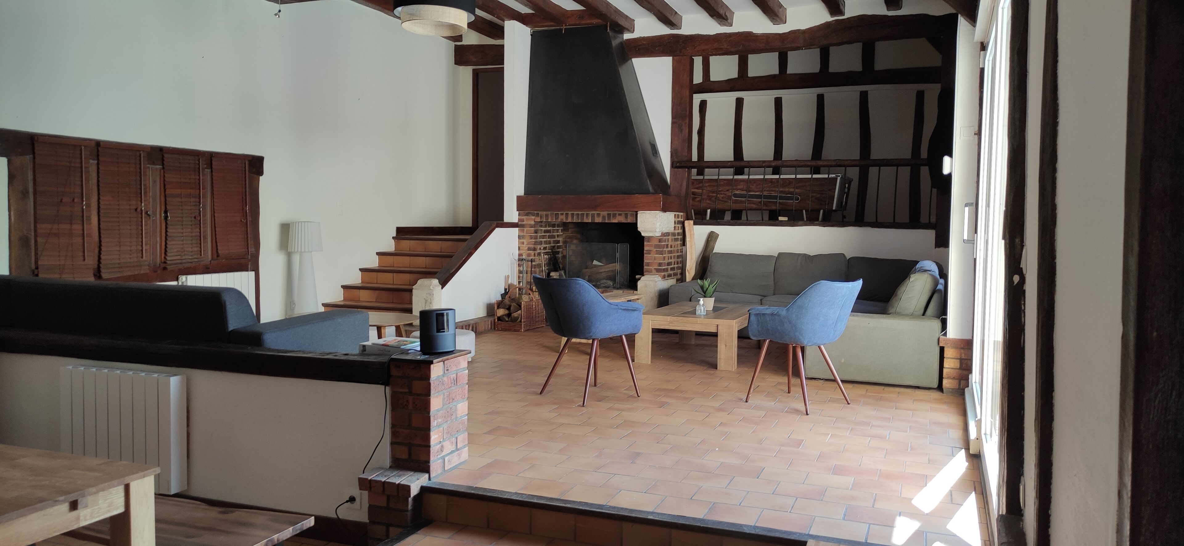 TV, caminetto, tavolo da ping pong