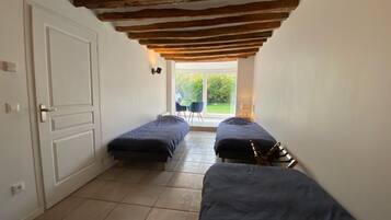7 bedrooms, iron/ironing board, travel crib, internet