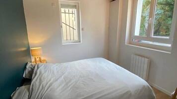 7 bedrooms, iron/ironing board, WiFi, bed sheets