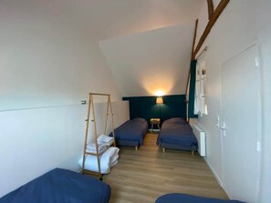 7 bedrooms, iron/ironing board, WiFi, bed sheets