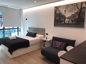 1 dormitorio, tabla de planchar con plancha, wifi gratis y ropa de cama