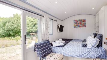 Cottage | 1 bedroom, individually decorated, individually furnished, free WiFi
