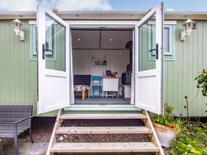 Cottage | Interior - The Shepherd's Hut (Aberdovey)
