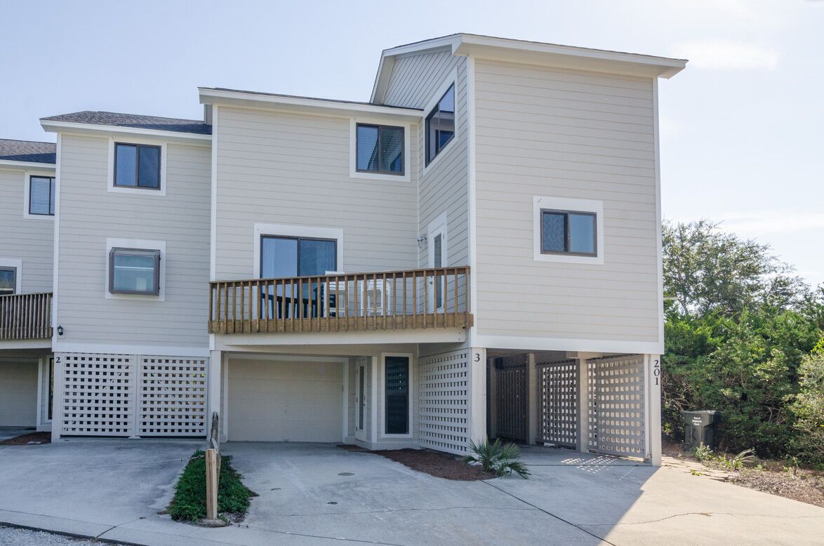 The Sandpiper: Vacation luxuriously in this renovated Wrightsville Beach home