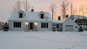 Exterior -  Breaktime - Quiet and Private on dead end street (Manchester)