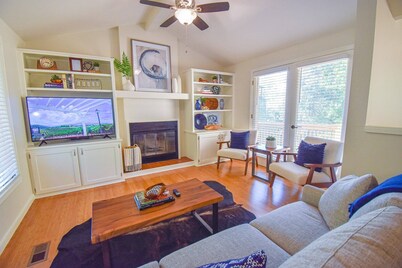 The Oak House - 1 mi from DT Fayetteville and UofA