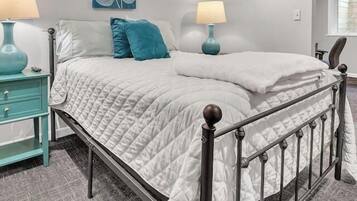 4 bedrooms, desk, iron/ironing board, travel cot