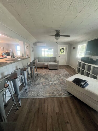 Waterfront Cottage on Cross Lake with Dock Space!