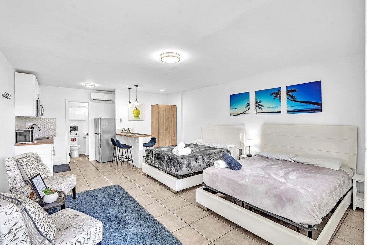 Large Studio Suite Close to Beach and Casino DB3