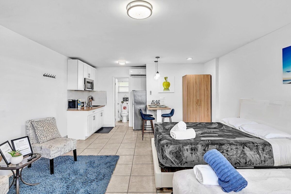 Large Studio Suite Close to Beach and Casino DB3