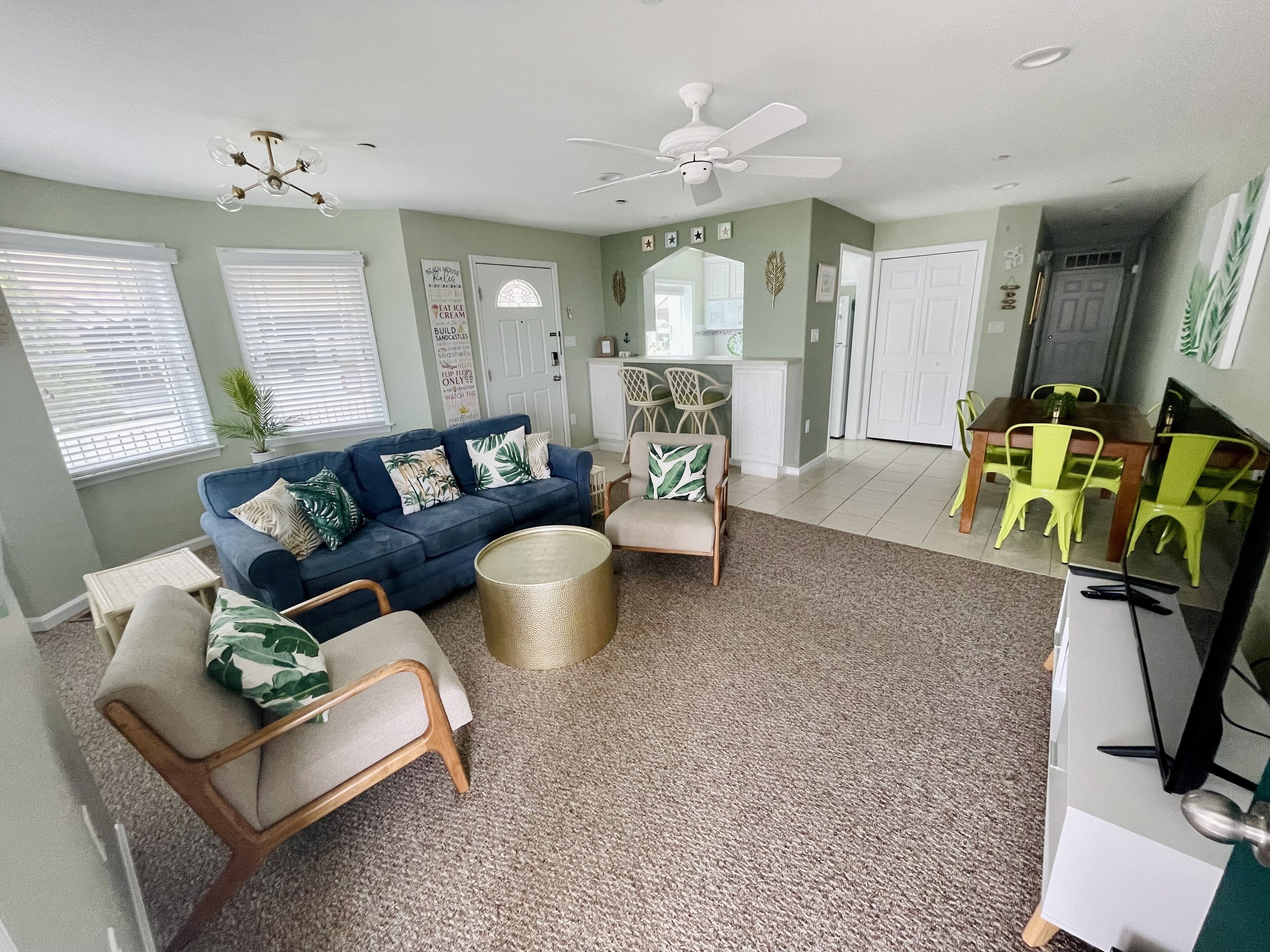 Coconut Cove 🌴 ACROSS from beach + boardwalk + parking w/ Full Linen Service!