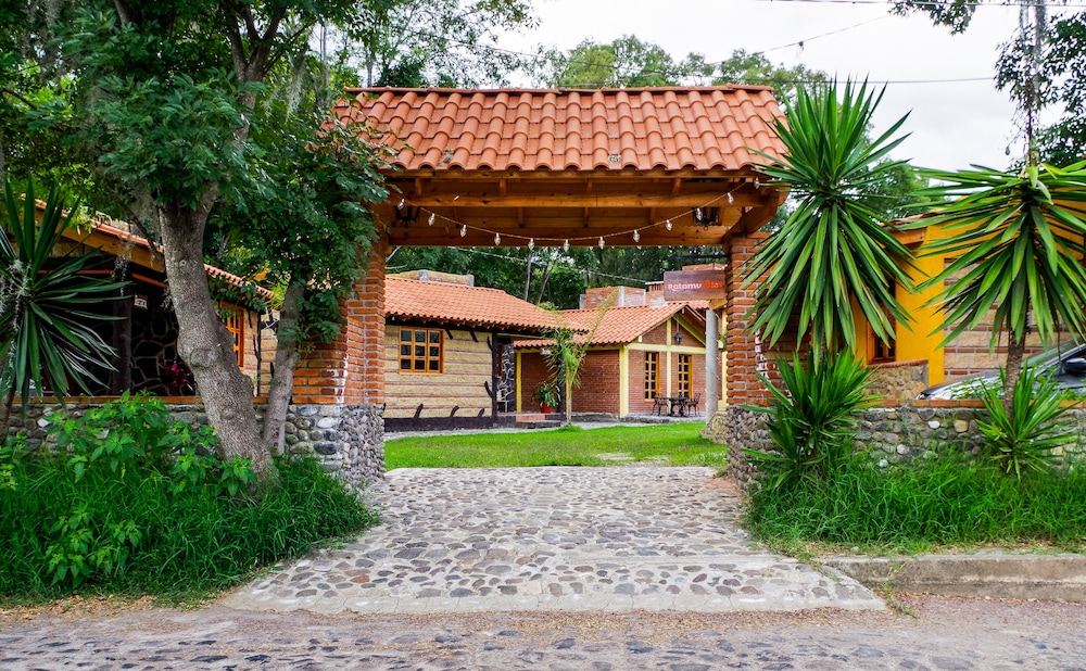 Cabañas del Bosque Rotamundos image