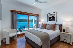 4 bedrooms, iron/ironing board, WiFi, bed sheets - Lotus, Lotus House on Hamilton Island (Hamilton Island)