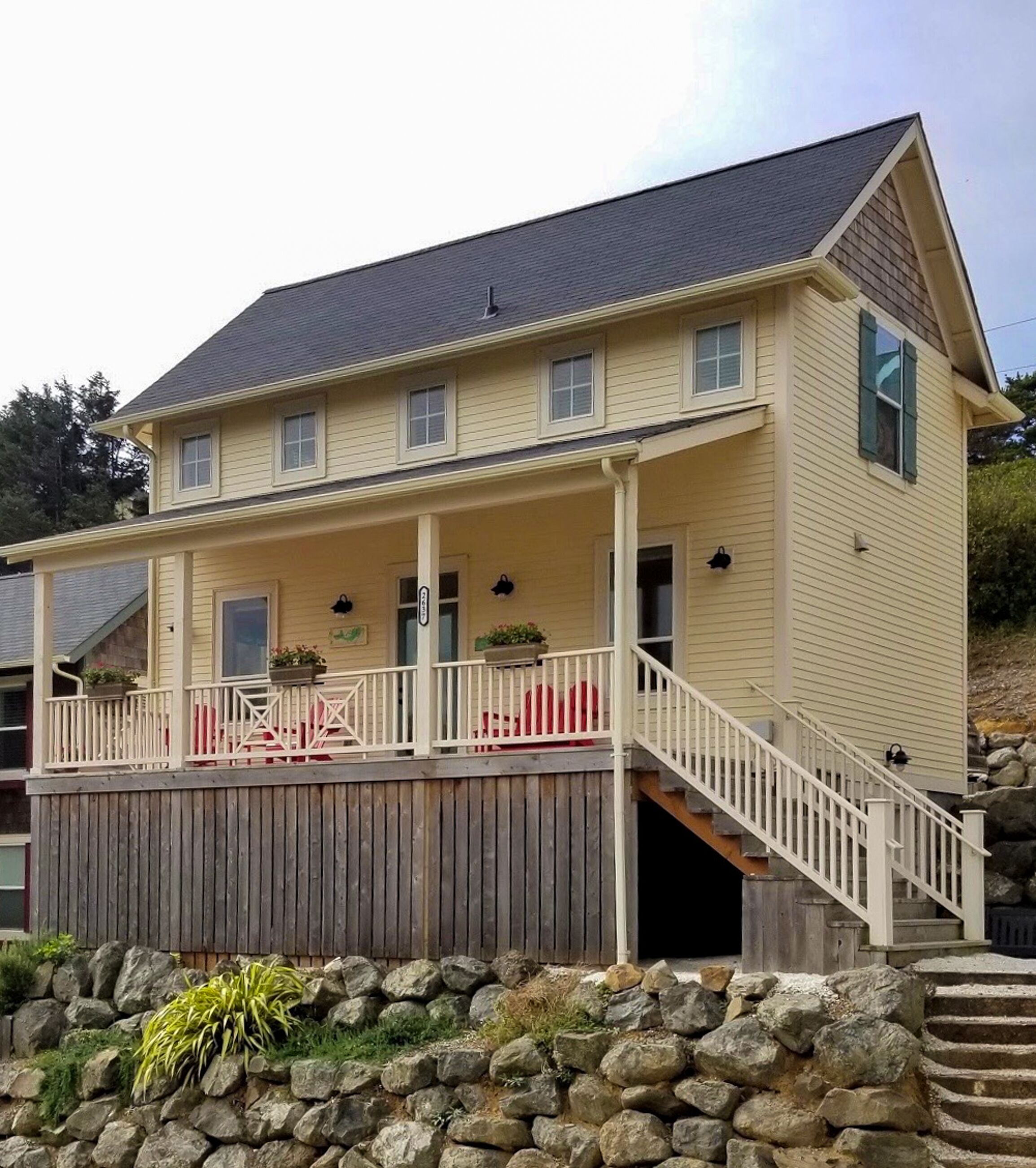 Charming, three-story getaway w/ two cozy living areas - walk to the beach