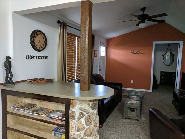 Interior - Mama Bear Cottage (Downtown Cody) (Cody)