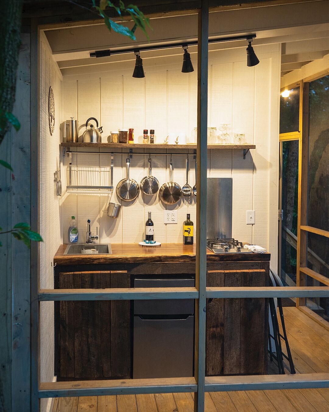 Fridge, stovetop, coffee/tea maker, electric kettle