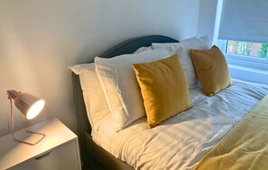 2 chambres, fer et planche à repasser