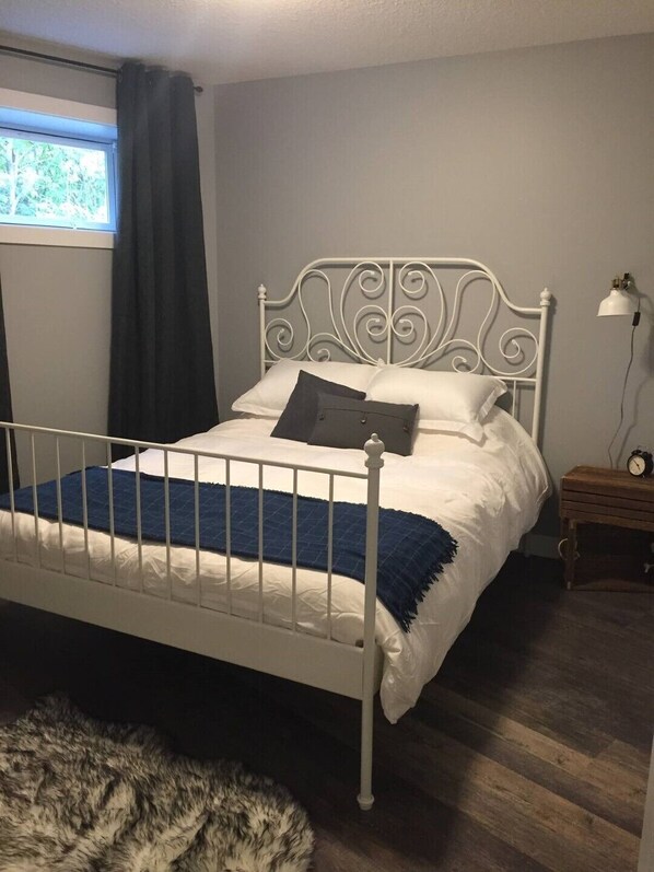 2 bedrooms, travel crib, free WiFi, bed sheets