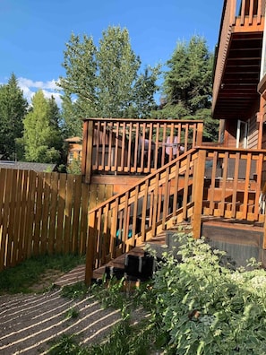 Property grounds - The Cedar Suite (Yellowhead County)