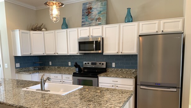 Coffee/tea maker, fridge, microwave, oven - Beach house, five min walk from both the beach and the best street in town (Tybee Island)