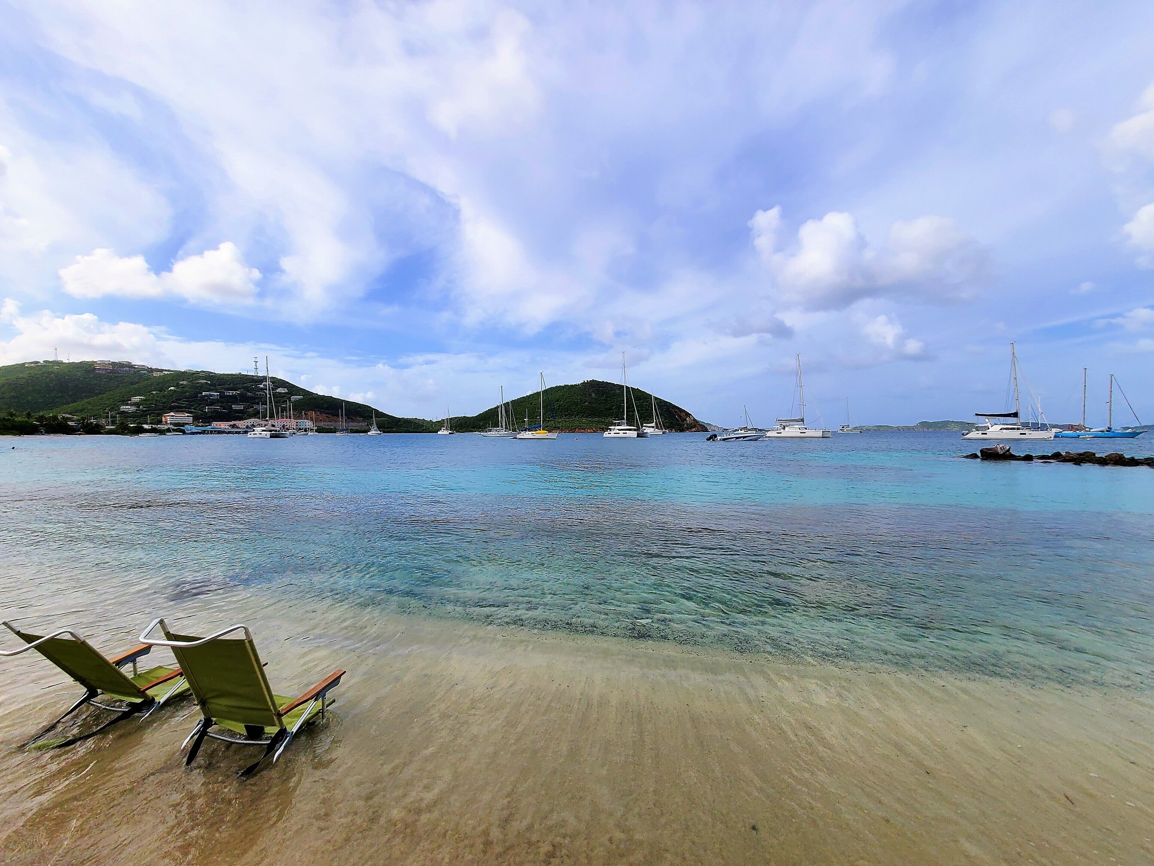 Solstolar och strandhanddukar