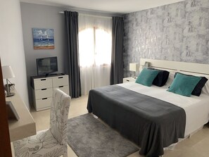 2 Schlafzimmer, Schreibtisch, Bügeleisen/Bügelbrett, WLAN