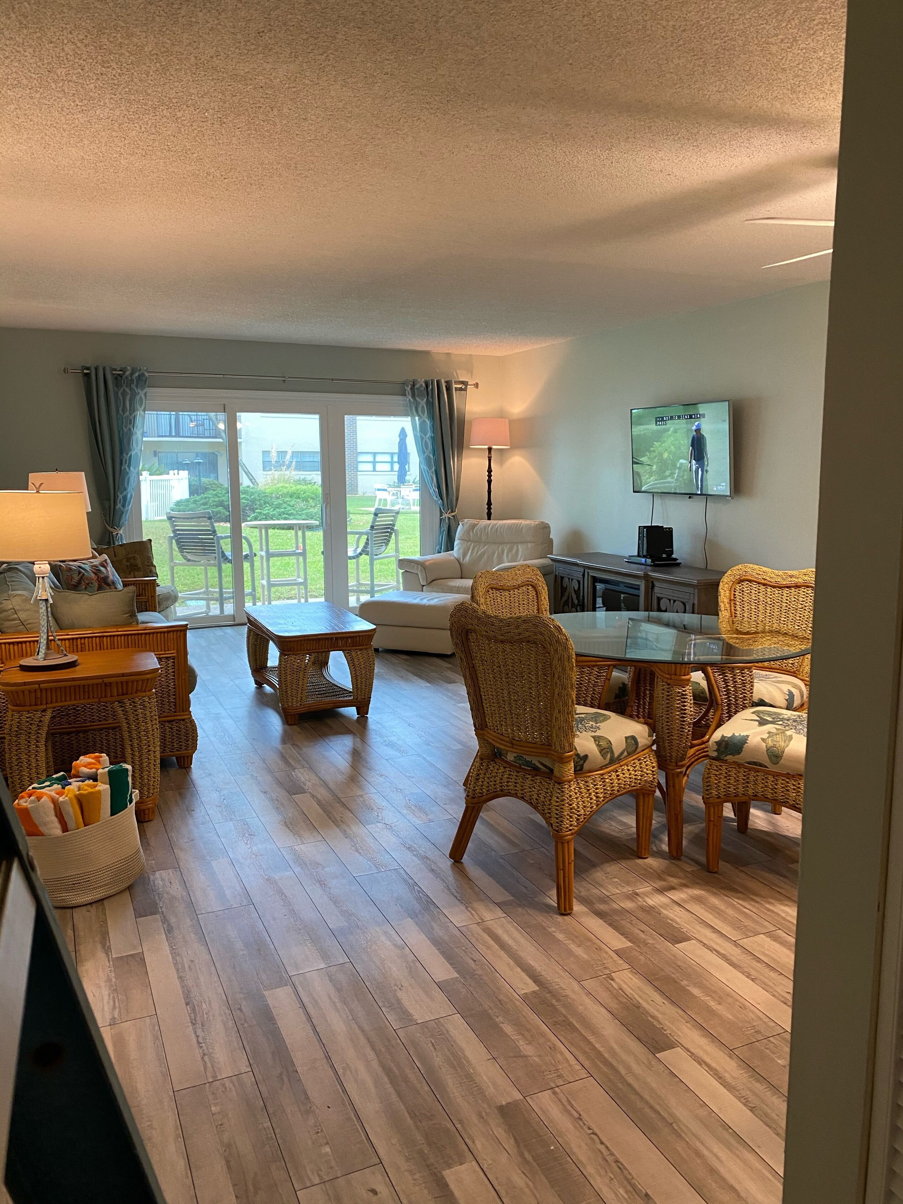 King bed ,oversized parking, ocean views monthly discounts