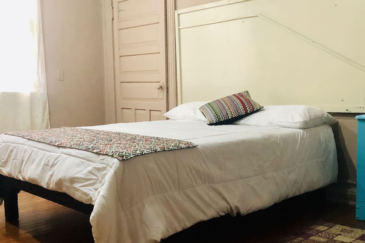 Habitación básica doble | Wifi gratis y ropa de cama