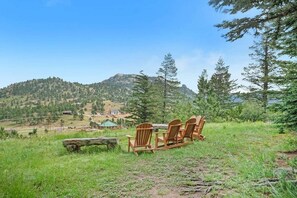 Property grounds - STUNNING ROCKY MOUNTAIN VIEWS!!!!! (Estes Park)