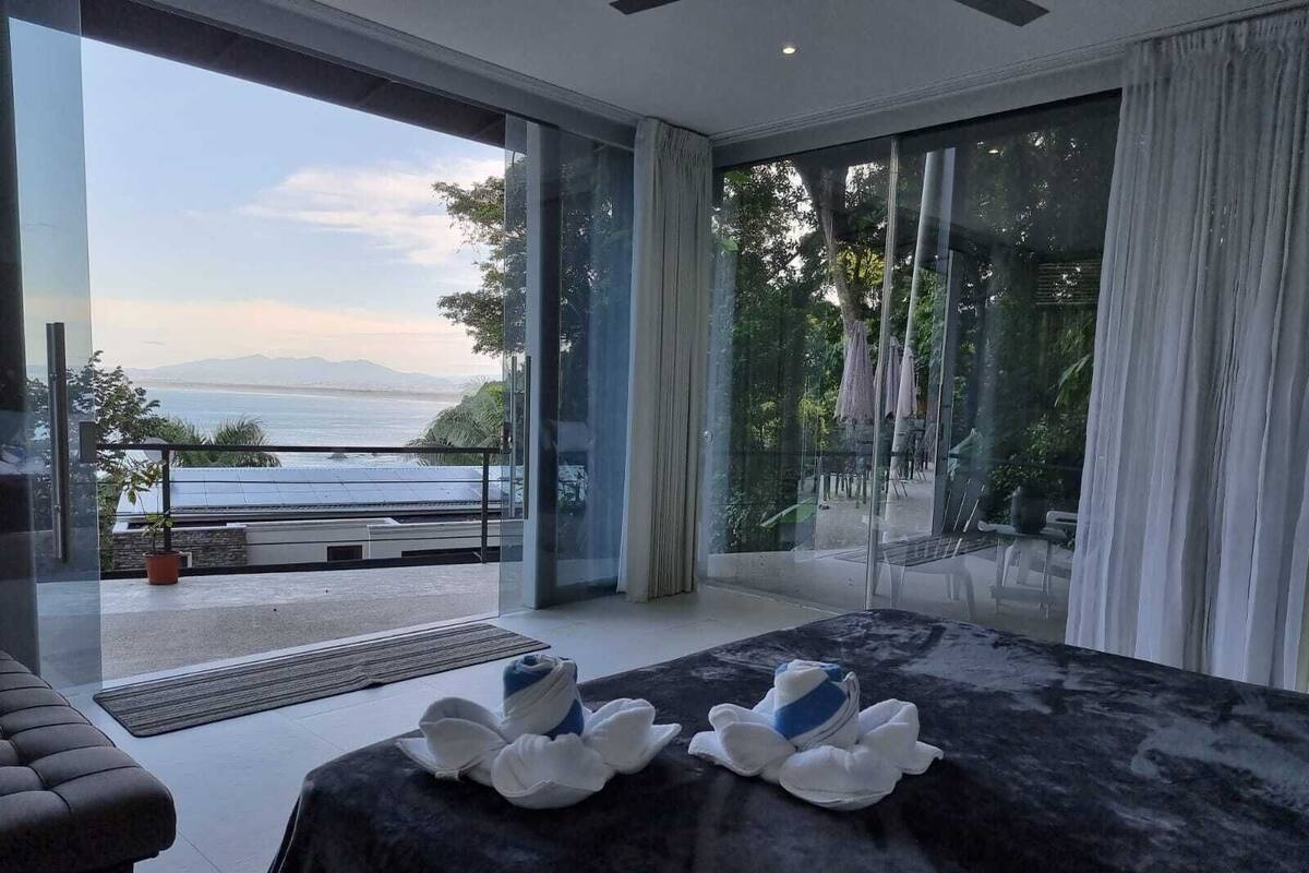 Ocean Jungle Pool View | Minibar, blackout drapes, WiFi (free), individually decorated