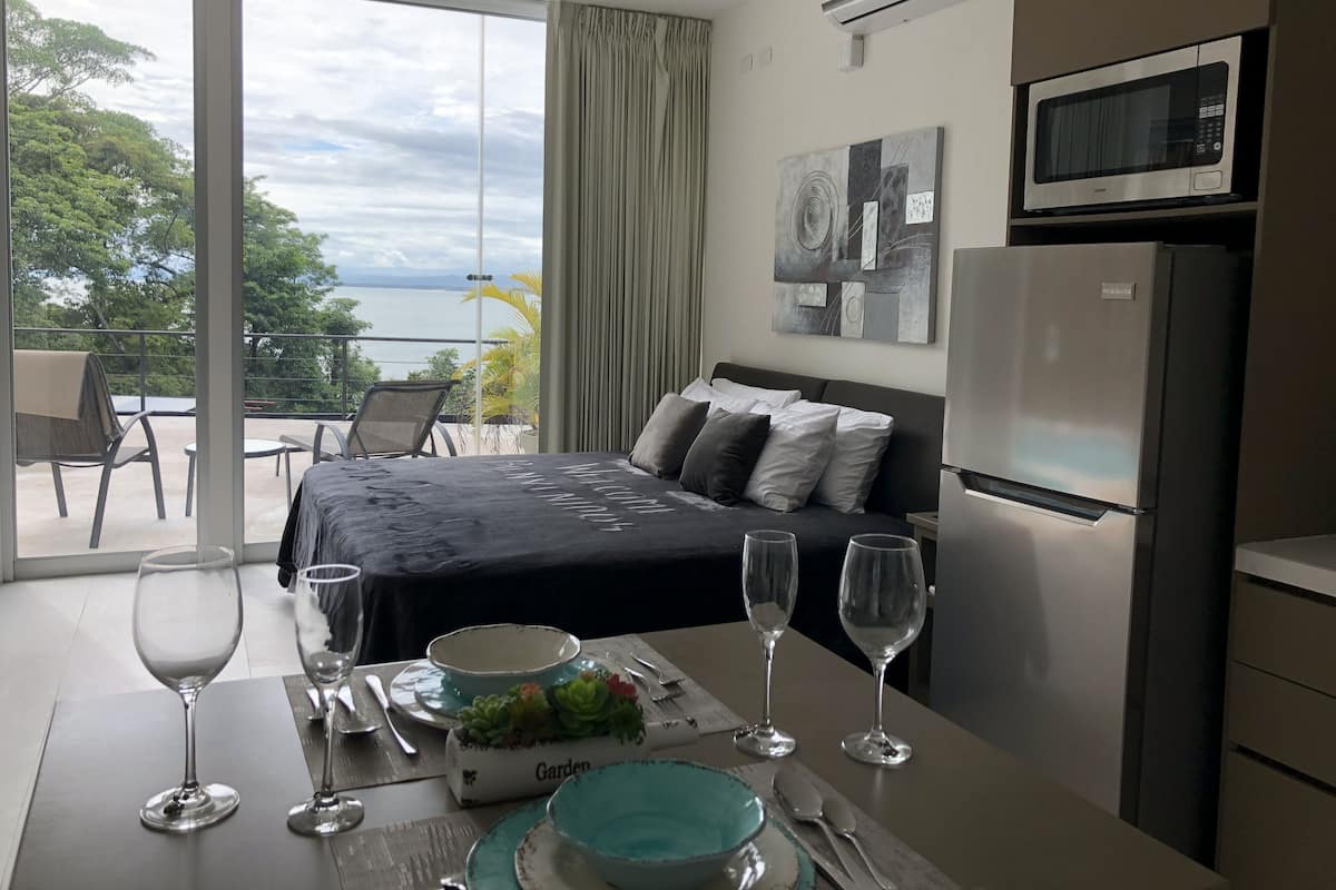 Ocean Pool View Suite | Minibar, blackout drapes, WiFi (free), individually decorated