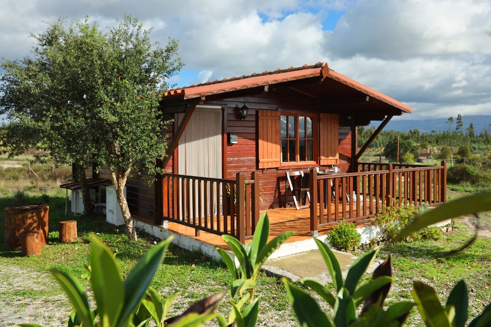 Bungalow na Montanha com Piscina e perto da Serra da Estrela (até 4 pessoas)