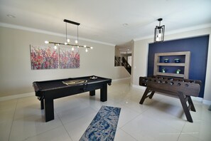 Game room - Spacious Home with privatePool & covered partio, chef's kitchen, 10min to dwtn (Henderson)