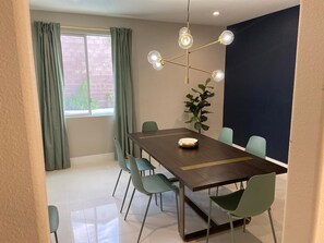 Dining - Spacious Home with privatePool & covered partio, chef's kitchen, 10min to dwtn (Henderson)