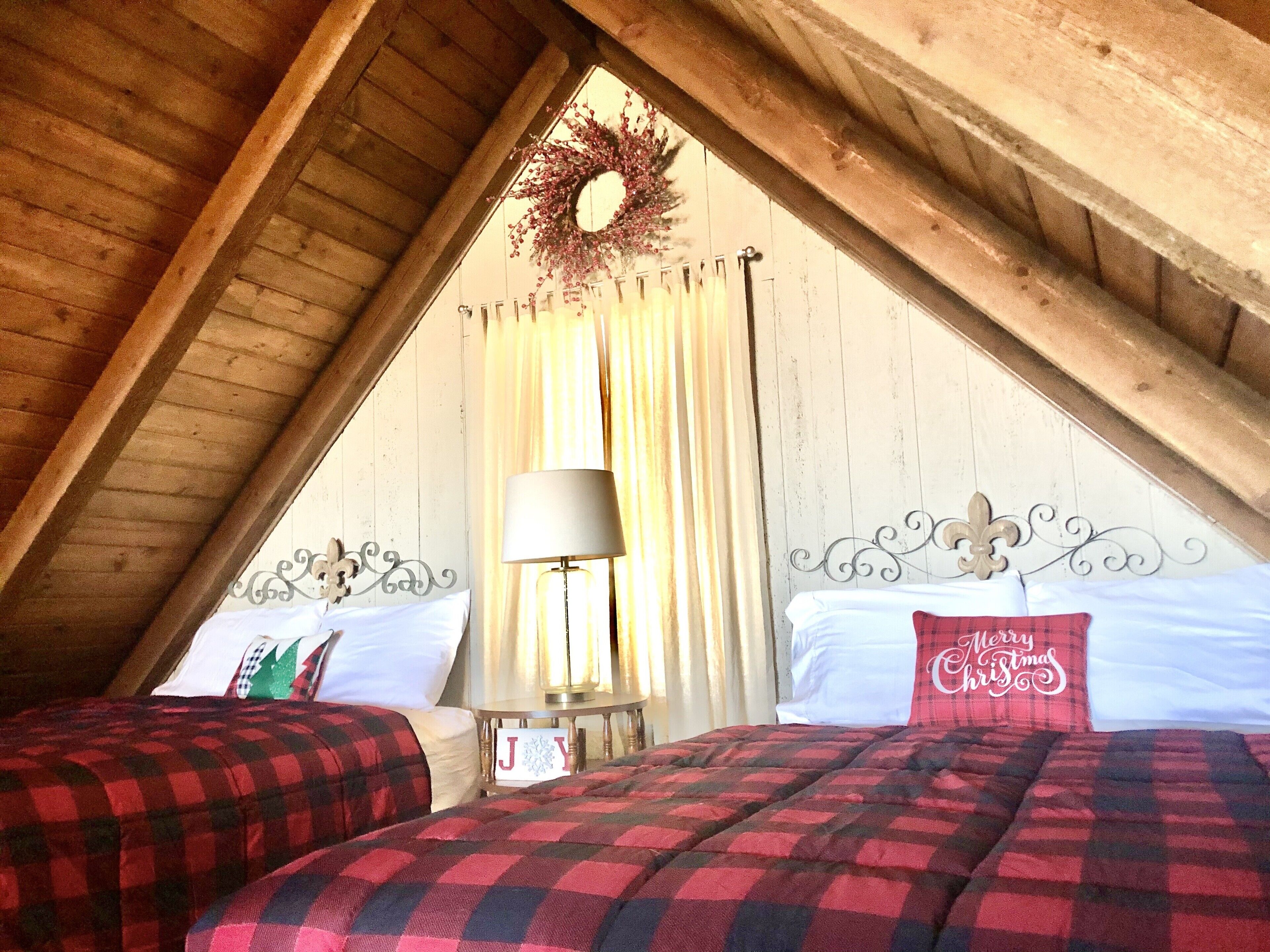 Cozy Sunset Loft by the Lake