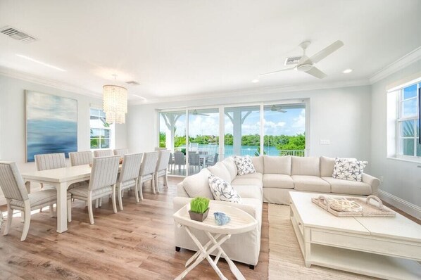 Smart TV, mesa de pingue-pongue