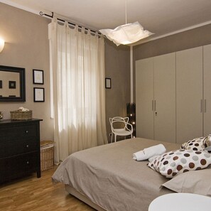 2 bedrooms, iron/ironing board, WiFi, bed sheets - An accommodation with incredible views situated in the town of Montepulciano (Montepulciano,)