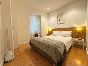 2 chambres, fer et planche à repasser, Wi-Fi gratuit, draps fournis