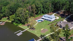 Exterior - Lakefront, 6 bedroom 5.5 bath with pool, game room and fire pit- sleeps 14 (Eatonton)