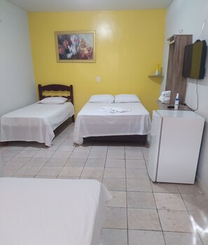 舒适四人房 | 免费 WiFi