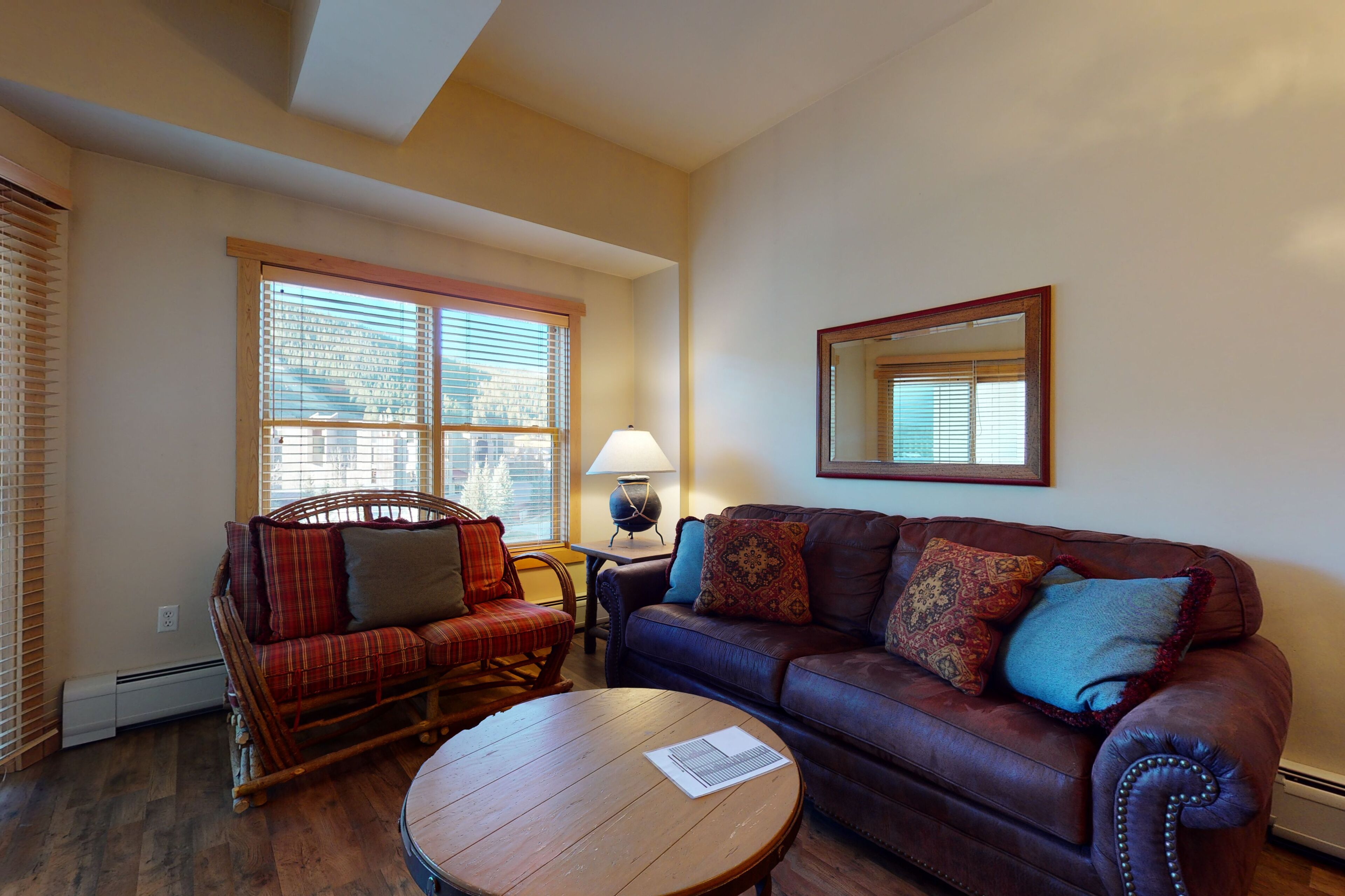 Beautiful Home w/ Free WiFi plus a Shared Billiard Room & Hot Tub