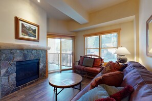 تلفزيون، مدفأة، مشغل دي في دي