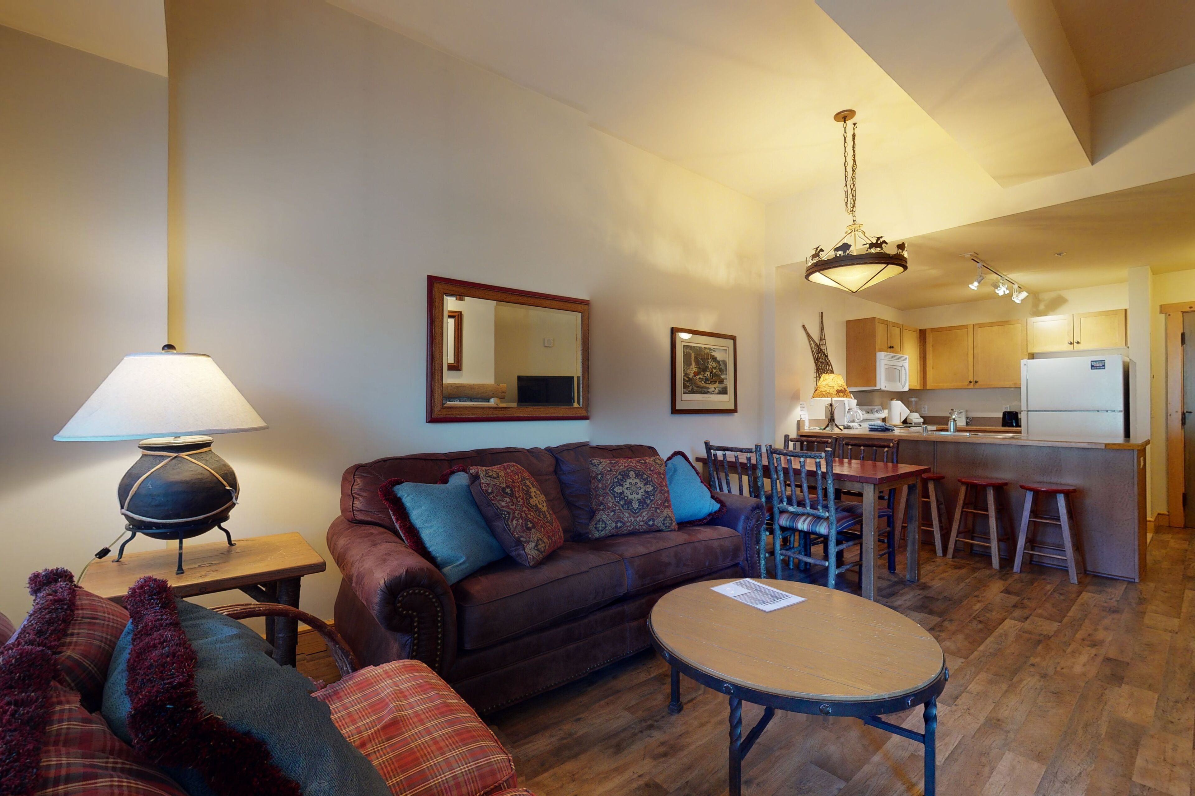 Beautiful Home w/ Free WiFi plus a Shared Billiard Room & Hot Tub