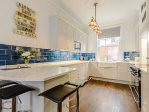 Dishwasher, high chair - 5 bedroom accommodation in Whitby (Whitby)