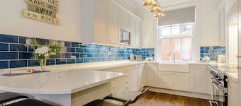 5 bedroom accommodation in Whitby