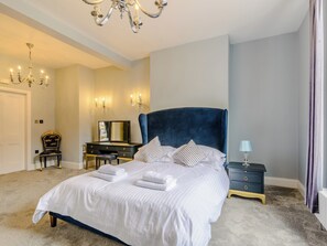 5 室のベッドルーム、WiFi (無料)、ベッドシーツ